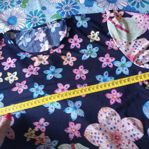 Floral blouse like new, size XL, with metallic stones