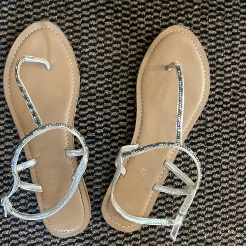 Sandals with beautiful beads, very elegant, size 40