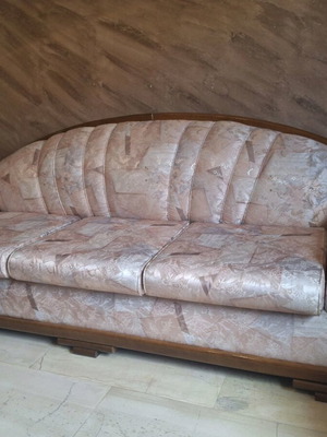 Καναπέδες τριθέσιος και διθέσιος σαν καινούργιοι με τραπεζάκι