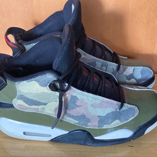 Jordan Dub Zero Olive Camo athletic shoes used, size 44