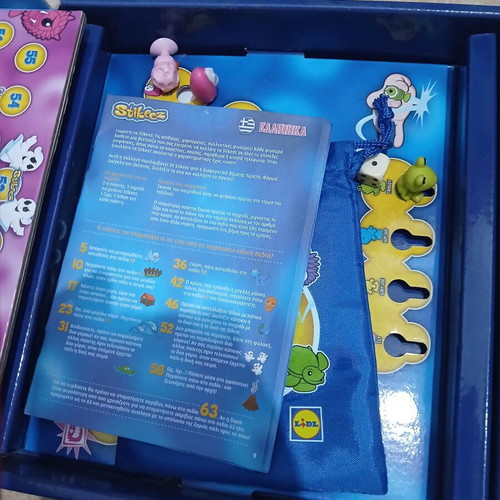 Stikeez collectible suitcase with pouch, dice and cases, like new
