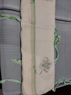 HRA crib bumper pad like new, dimensions 2x0.40