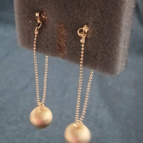 Dangling earrings with unique clasp, 7cm, matte gold ball, new