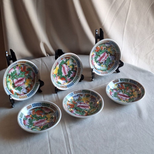 Vintage Chinese Mille Fleurs Famille Rose Plates Set of 6 like new
