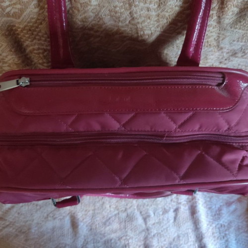 Travel suitcase new with handle, dimensions 42x35x13