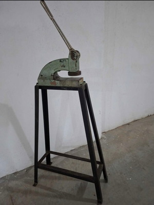 Metal hand press with base like new