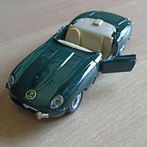 Maisto Jaguar E-Type Roadster 1961 1:38 scale used, moderate condition
