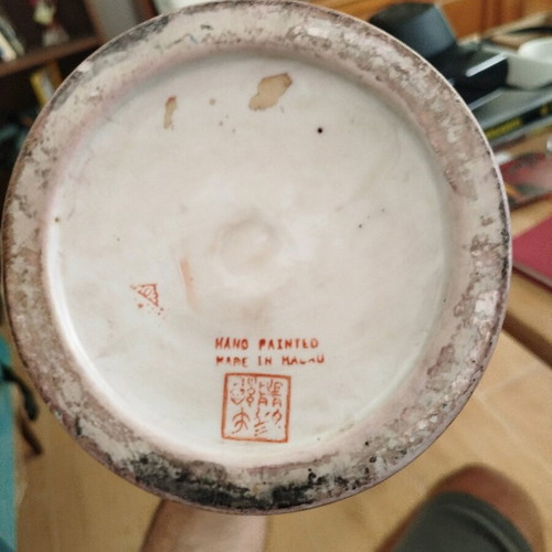Handmade vase like new, made in Macau, height 31 cm