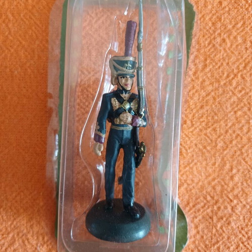 Lead soldier figure and magazine #5 by DEAGOSTINI like new