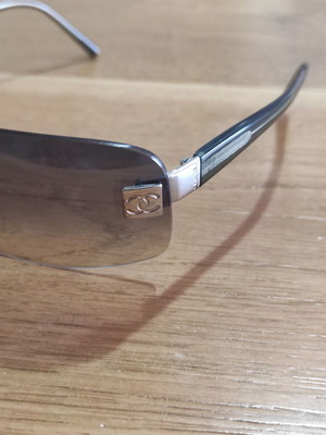 Chanel sunglasses like new, gray