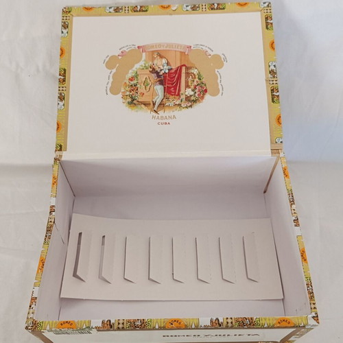 Romeo y Julieta cigar box used, genuine Cuban SOU FEB 21