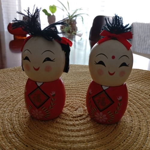 Kokeshi wooden dolls vintage, like new, set of two