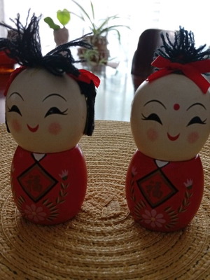 Kokeshi wooden dolls vintage, like new, set of two