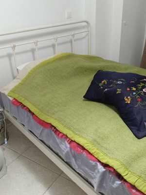 Semi-double bed like new with integrated topper