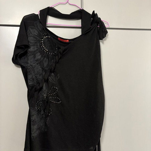 Women's blouses pack of 2 Large and Extra Large like new, black and yellow