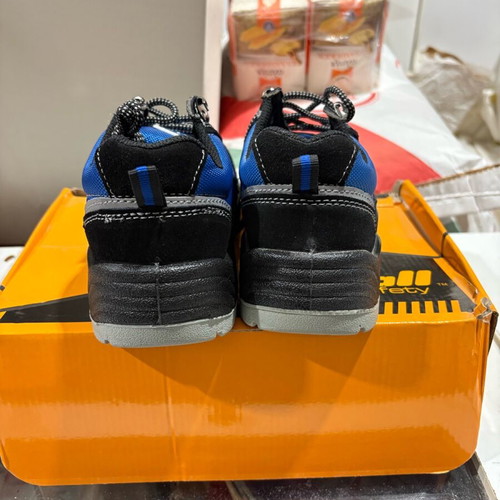 Work shoes new, sizes 40-46