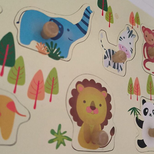 Wooden puzzles Hape and Classic World like new, with handles for small hands