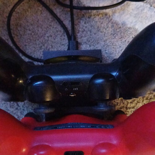 GXT235 Duo charger for PS4 used with LED indicator