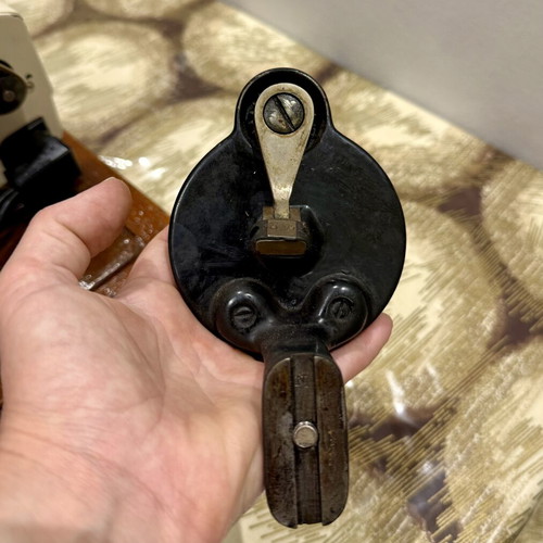 Singer vintage sewing machine used, motorized