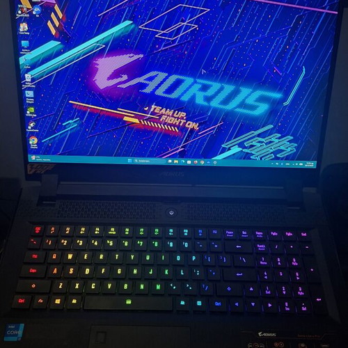 AORUS Gaming Laptop like new, i7 11800H, 32GB RAM, 3060 GPU, 17.3" 300Hz