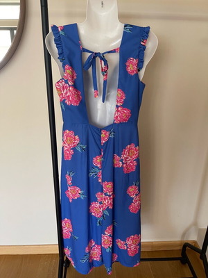 Paranoia jumpsuit L like new with flowers and open back
