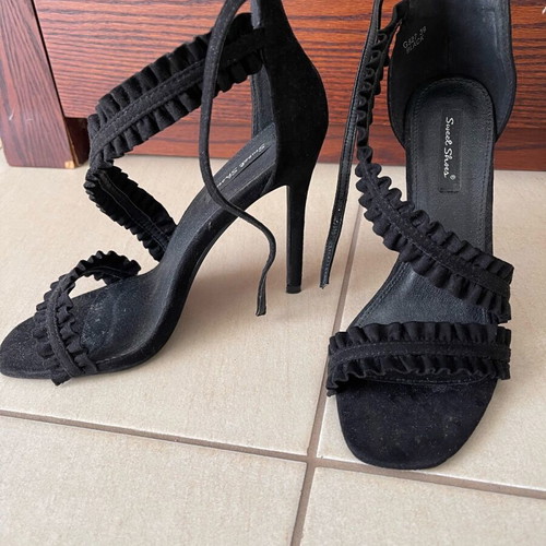 Suede sandals like new, 11.5 cm heel, size 39, black