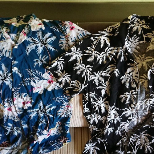 Base men's floral pattern shirts like new, size medium, set of 2