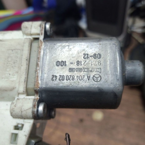 Electric window motor front right A2048200242 for Mercedes-Benz C-class (W204) C 180 used