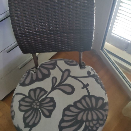 Mexil outdoor chair like new with durable gray and purple cushions
