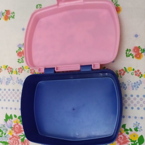Plastic children's food container like new, 17x13 cm