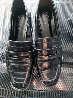 Zara loafers black with croc effect like new