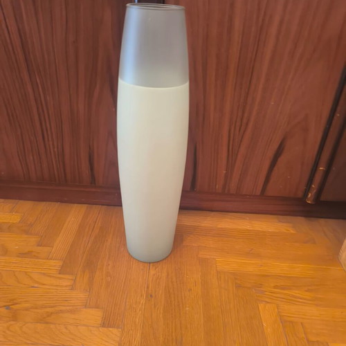 Glass floor vase like new