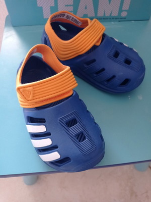 Adidas baby beach shoes size 21