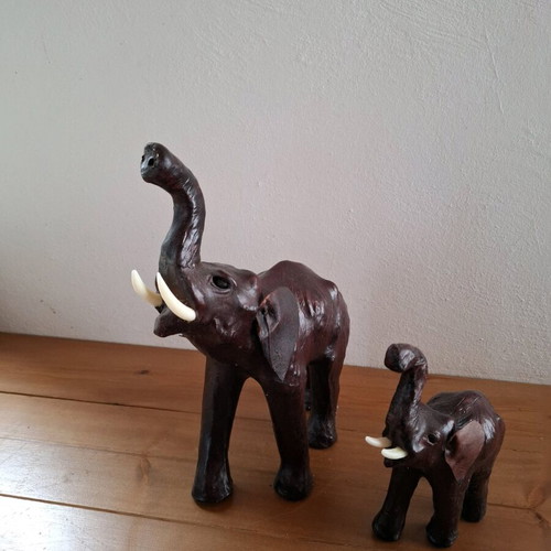 Elephant set decorative like new