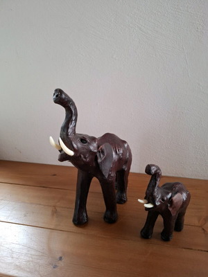Elephant set decorative like new
