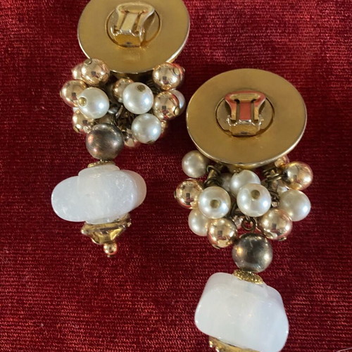 Vintage dangling earrings like new, gold tone with pearls
