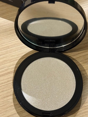 Κραγιόν και highlighter καινούργια με υπέροχες αποχρώσεις