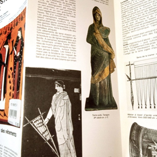 Le Costume Grec 1987 and L'Art Byzantin No113 museum brochures used