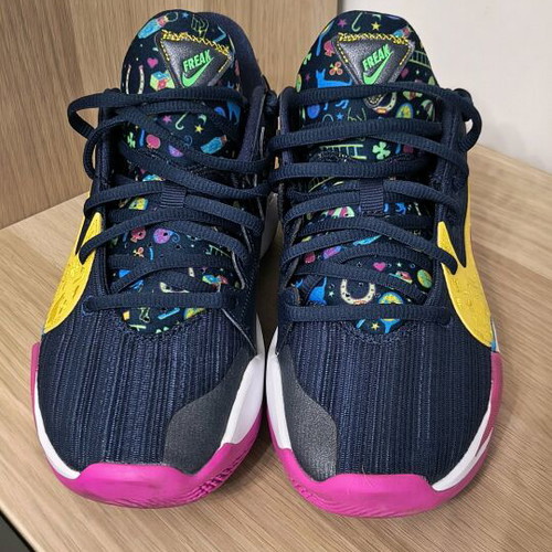 Nike Zoom Freak 2 Antetocounmpo athletic shoes like new, multicolor
