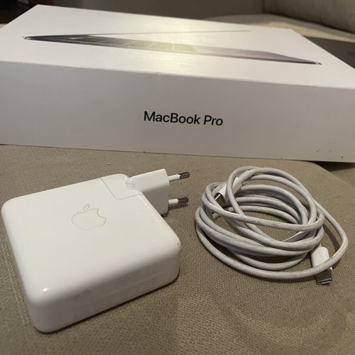 Apple MacBook Pro 13” i5, 8GB RAM, 256GB SSD