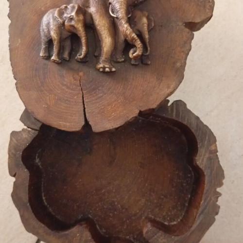Wooden box like new from Mauritius, tree trunk