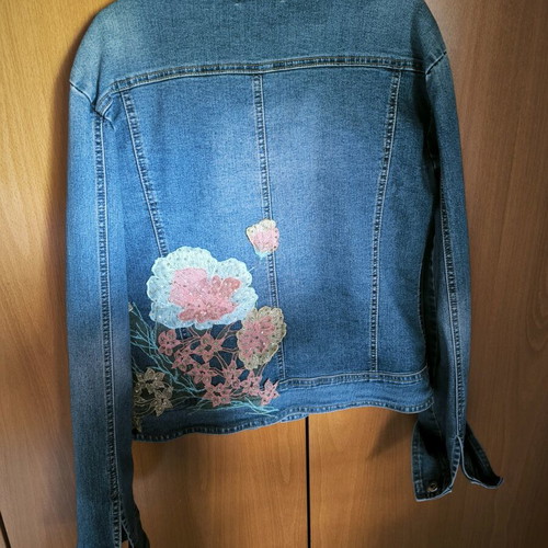 Women's denim jacket like new, size large, blue with embroidery