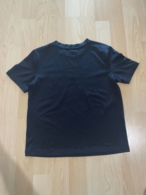 GAP dry fit t-shirt for 6-7 years like new