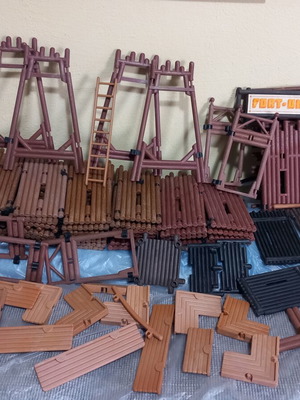 Playmobil Fort Union Lyra σετ μεταχειρισμένο, περίπου 40 τοίχοι και αξεσουάρ