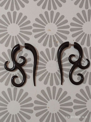 Unisex earrings like new, black