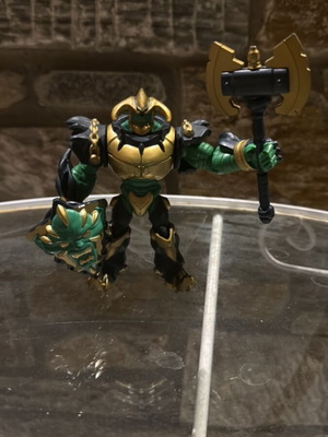 Gormiti Mega Lord action figure