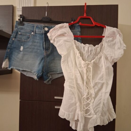 Clothing bundle like new, size large