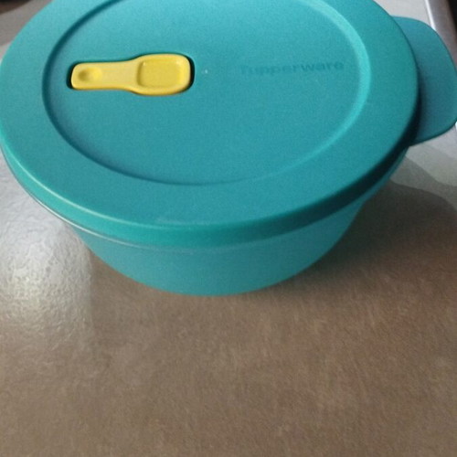 Tupperware medium storage container like new