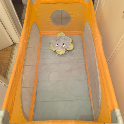 Chicco playpen bed like new with zipper side and mesh hole