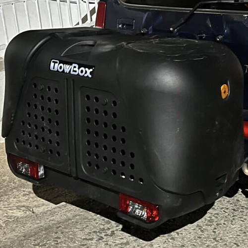 TowBox dog transport box used with minor lock defect